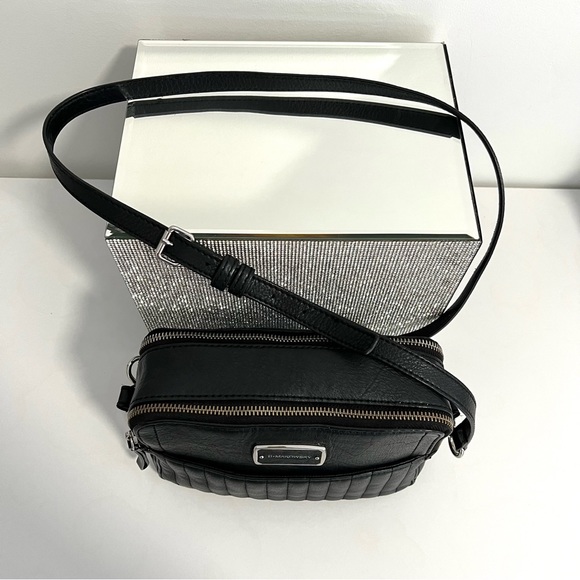 B.Makowsky Woman’s Leather Crossbody Bag - Picture 6 of 10